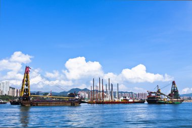 hong Kong sahilinde balıkçı tekneleri