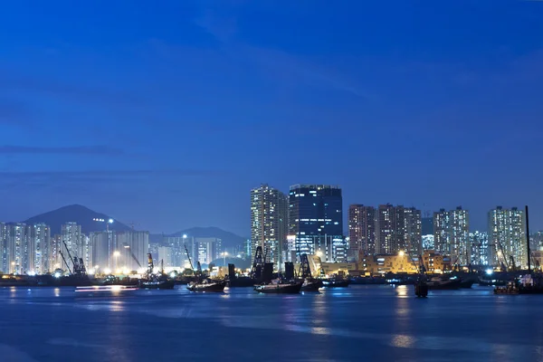 Hong Kong vista nocturna a lo largo de la costa — Foto de Stock