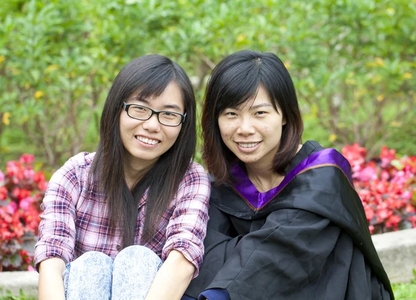 Iki Asyalı kız tarafından dostluk sonsuza kadar kavramı — Stok fotoğraf