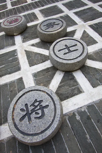 Китайские шахматы на земле — стоковое фото