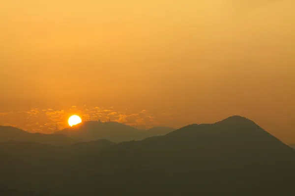 Horské hřebeny v západu slunce — Stock fotografie