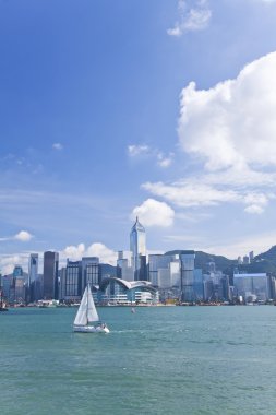 gün boyunca victoria Limanı yelkende ile Hong kong