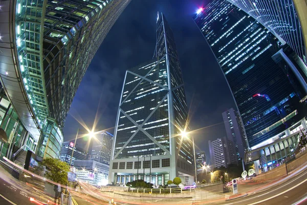 Paysage moderne avec circulation nocturne à Hong Kong — Photo