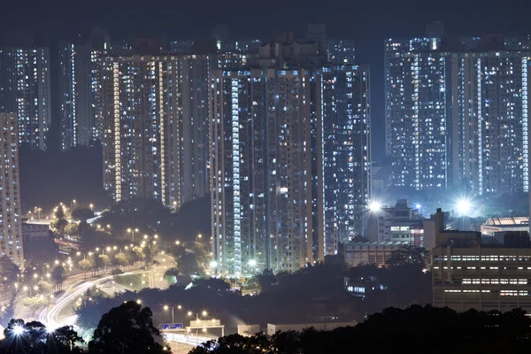 Hong kong flerbostadshus på natten — Stockfoto