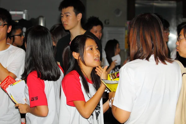 Hong kong - 24 Ağustos, lingnan Üniversitesi yeni öğrenci orienta tutar — Stok fotoğraf