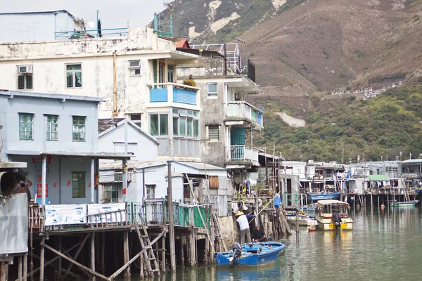 Casas inclinadas en Tai O pueblo de pescadores en Hong Kong — Foto de Stock