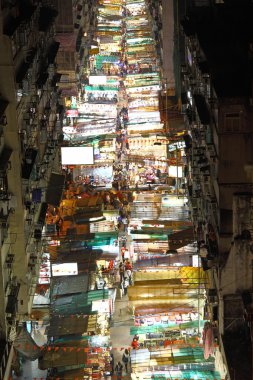 Tapınak geceleyin hong Kong'da sokak