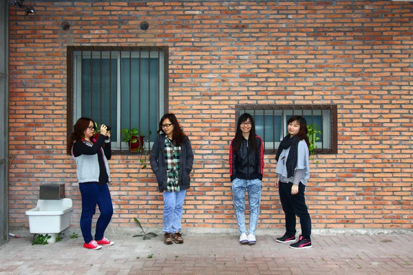Asiatische stilvolle weibliche Freunde — Stockfoto