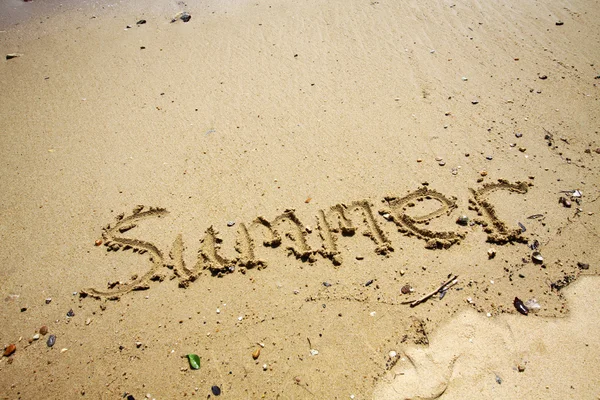 Sommerworte auf Sand — Stockfoto