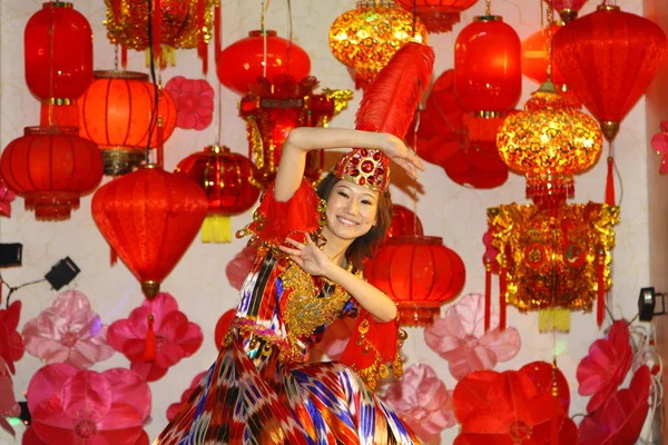 Xinjiang tanzen in lingnan universität, hong kong — Stockfoto