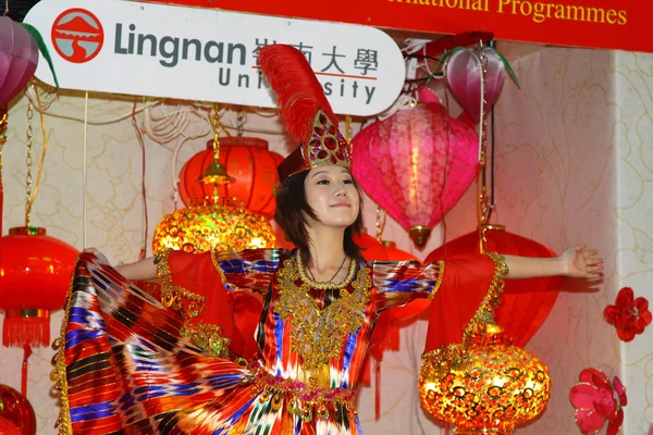 Sin-ťiangu tanec v univerzitě lingnan Hongkongu — Stock fotografie