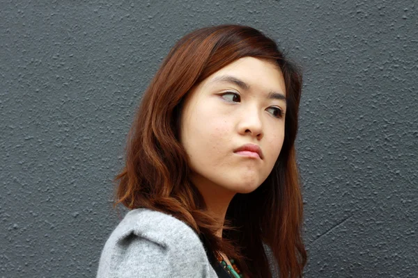 Asiatisk kvinna med Arga ansikte — Stockfoto
