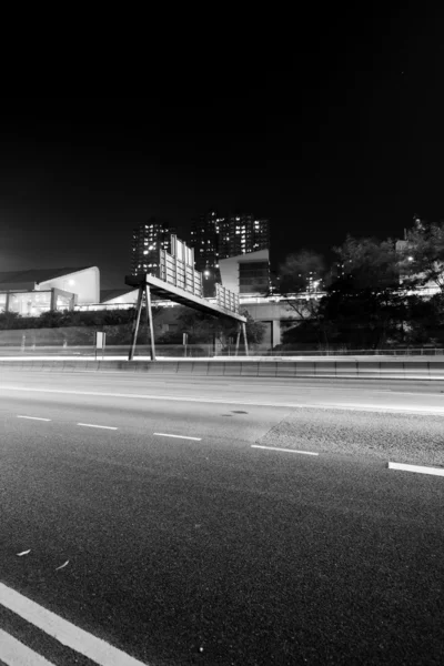 Tráfego em Hong Kong em tom preto e branco — Fotografia de Stock