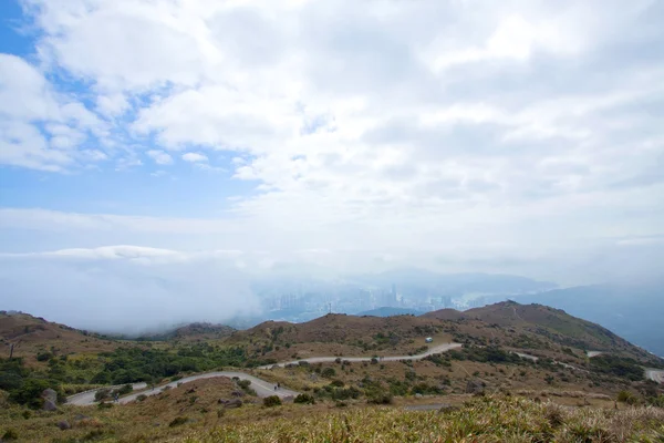 Krajobraz górski i dowtown w hong Kongu — Zdjęcie stockowe