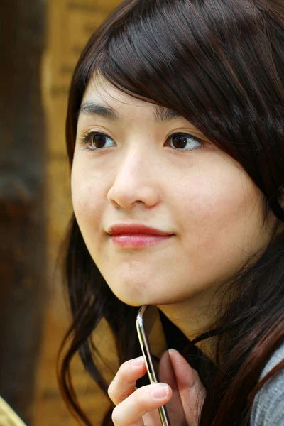智能手机的亚洲女人 — 图库照片