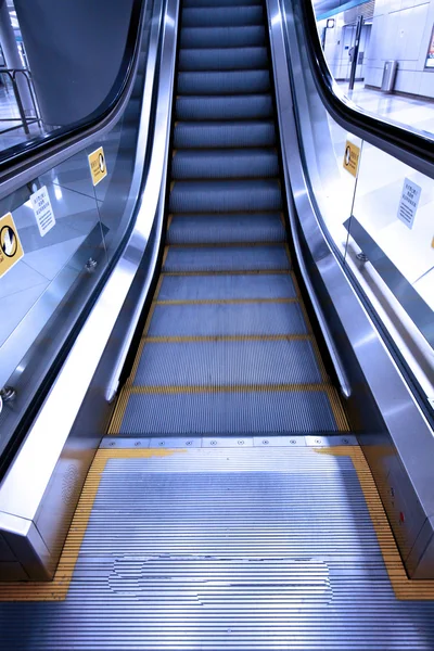 Moving escalator in a subway station — Stock Photo, Image