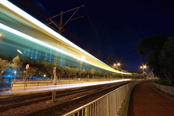 Ferrovia leggera di notte — Foto Stock