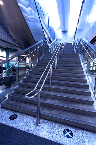 Escadas na estação de metrô — Fotografia de Stock