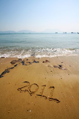 kum üzerinde yazılı 2011