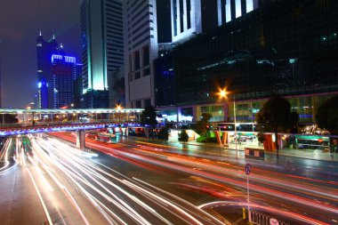 Shenzhen gece şehir trafiğine