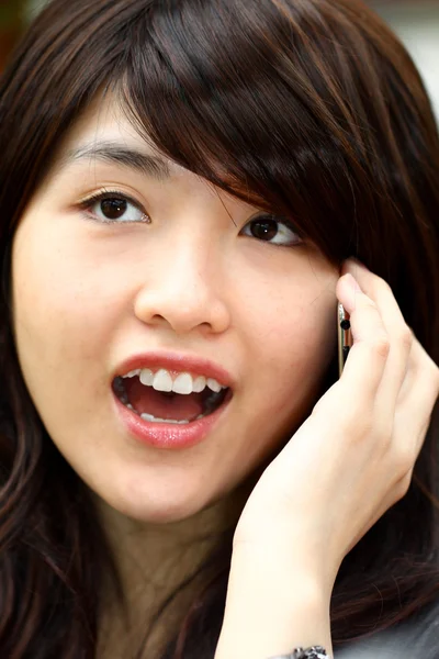 Young asian woman talking on phone — Stock Photo, Image
