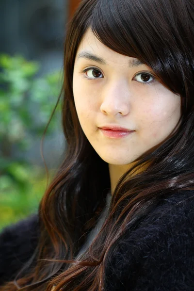 Mooie en jonge Aziatische vrouw portret — Stockfoto