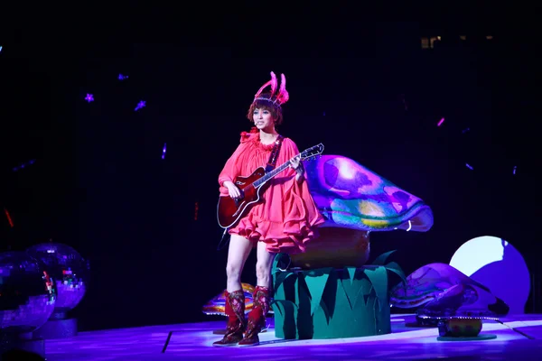 Гігі Леунг концерту на сцені 2011 — стокове фото