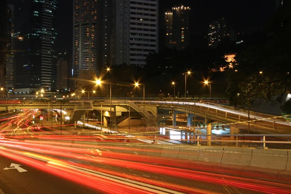 Traffico attraverso il centro di Hong Kong di notte — Foto Stock