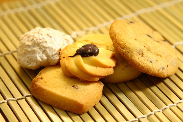 Τα cookies στο πιάτο μπαμπού — Φωτογραφία Αρχείου