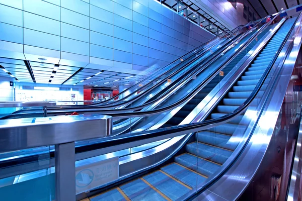 Moving escalator in blurred motion — Stock Photo, Image