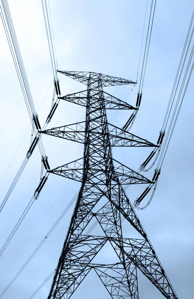 Elektromos-torony és a kábelek — Stock Fotó