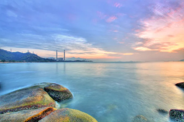 Coucher de soleil le long de la côte à Hong Kong — Photo