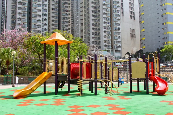 Colorido parque infantil Imágenes De Stock Sin Royalties Gratis