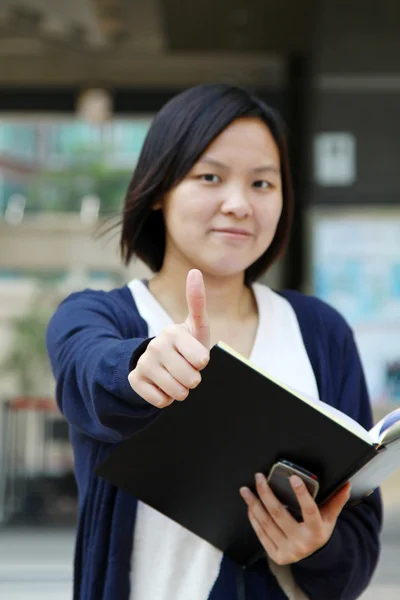 亚洲女人竖起大拇指 — 图库照片