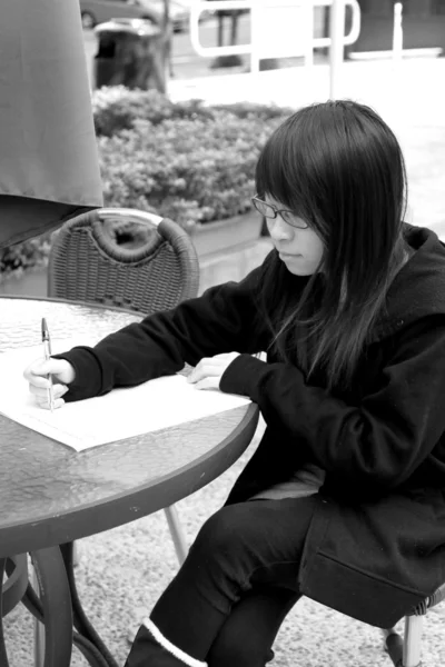 Ázsiai lány Egyetemen tanul — Stock Fotó