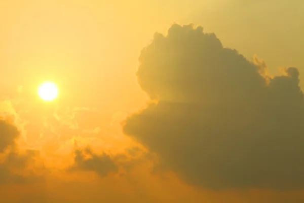 Puesta de sol en un cielo despejado —  Fotos de Stock