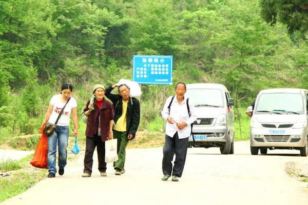 Farmers go back home in China — Stock Photo, Image