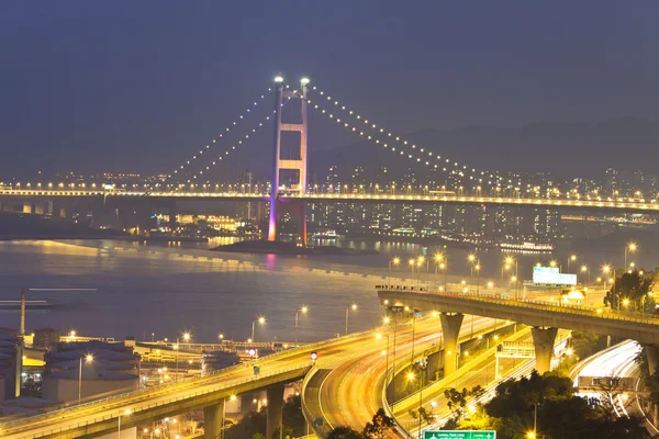 高速道路の背景を持つ香港の青馬大橋 — ストック写真