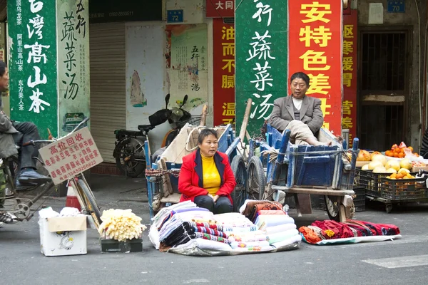Chinese hawker in Xiamen, China — Stockfoto