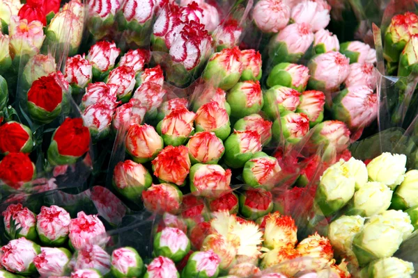 Róże w rynku sprzedaży — Zdjęcie stockowe