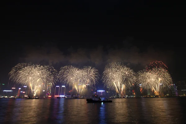 Fuochi d'artificio a Hong Kong lungo Capodanno cinese 2011 — Foto Stock
