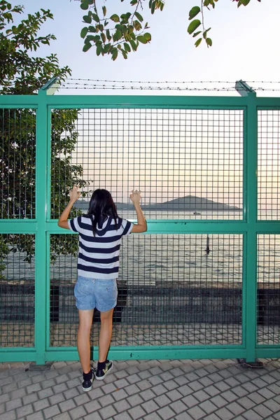 Mulher asiática quer escapar — Fotografia de Stock