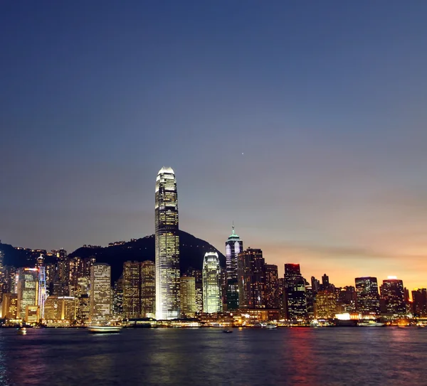 Hong Kong vista nocturna a lo largo de Victoria Harbour —  Fotos de Stock