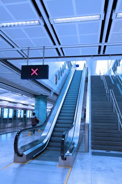 Moving escalator in train station — Stock Photo, Image