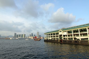 Hong kong Feribot İskelesi ve önemsiz tekne