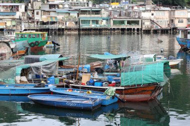 Lei yu mun görünümü ile çok sayıda balıkçı tekneleri hong Kong