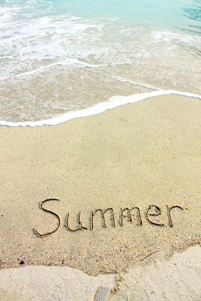 Palavras de verão na areia — Fotografia de Stock