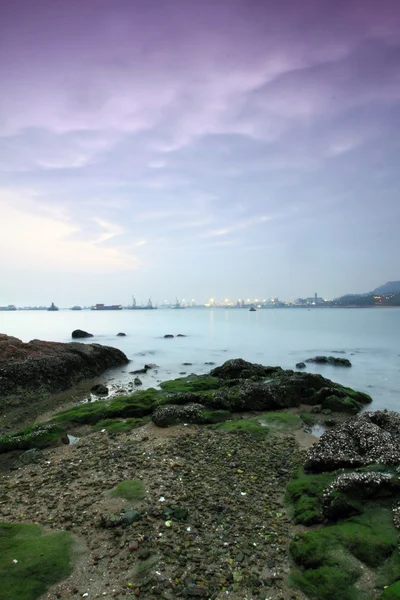 Günbatımı sahil boyunca — Stok fotoğraf