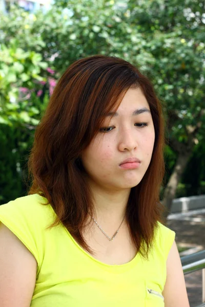 Aziatische vrouw met droevig gezicht — Stockfoto