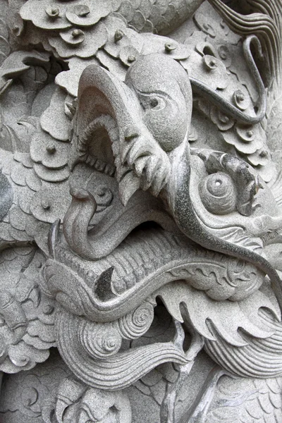 Dragon houtsnijwerk in china — Stockfoto